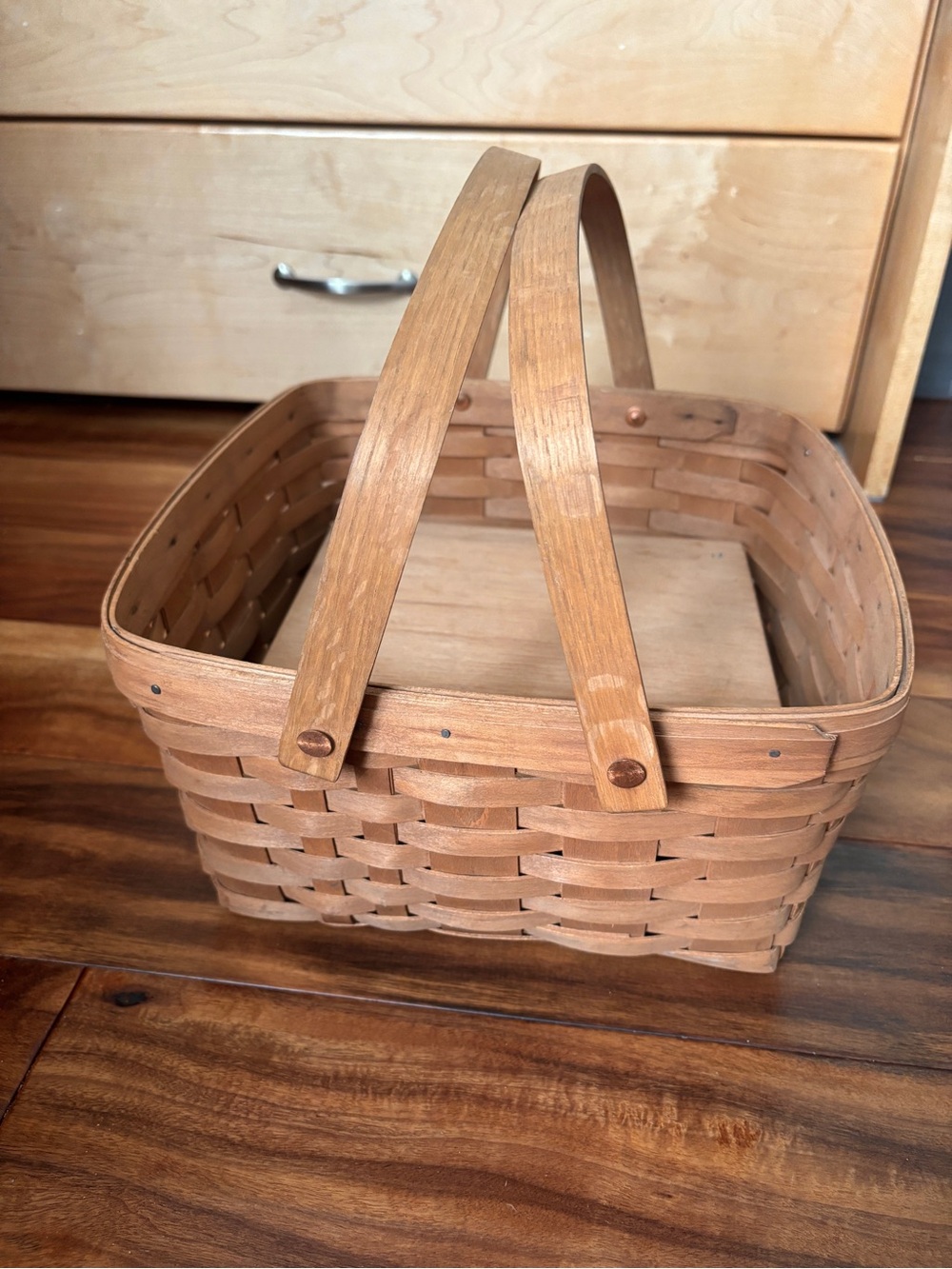 Vintage 1987 Longaberger Cake Basket With Riser, excellent condition